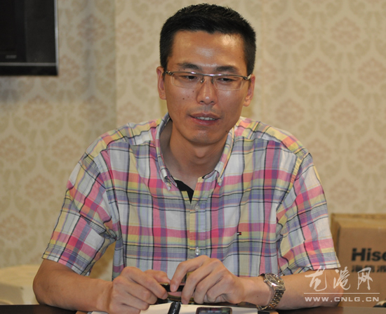 张崇波调研文明城镇创建工作