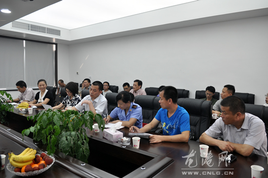 龙港镇召开农村工作指导员座谈会