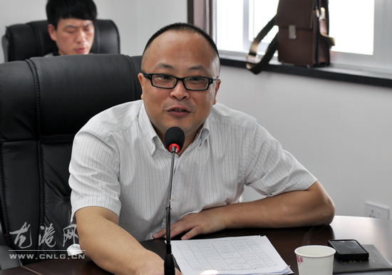 龙港镇召开农村工作指导员座谈会