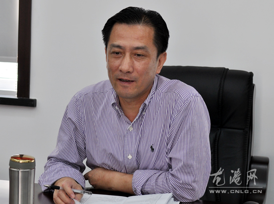 龙港镇召开农村工作指导员座谈会