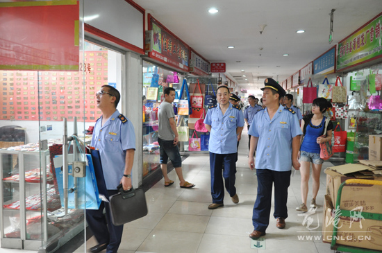 我镇开展打击非法制假售假联合执法行动