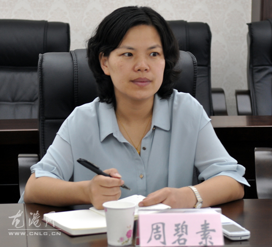 镇领导督查河道保洁 争创全国文明城镇