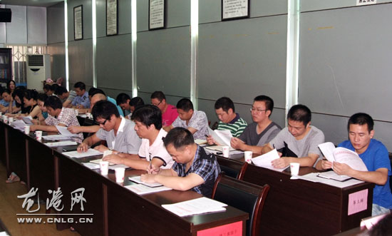 我镇召开全国文明镇创建材料创建联络员暨“双十佳”评选工作会议