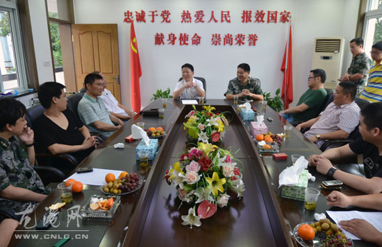 庆“八一” 人武部组织打靶活动