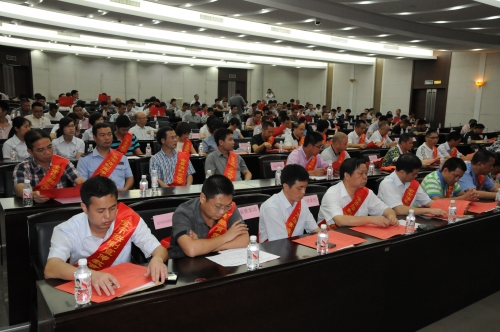 苍南县召开“五五”总结表彰暨“六五”普法动员大会