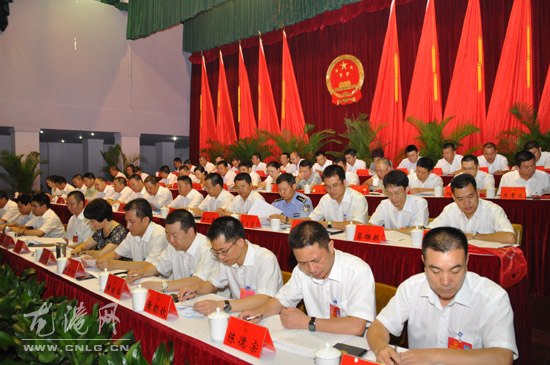 龙港镇第十届人民代表大会第一次会议隆重召开