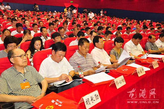 龙港镇第十届人民代表大会第一次会议隆重召开