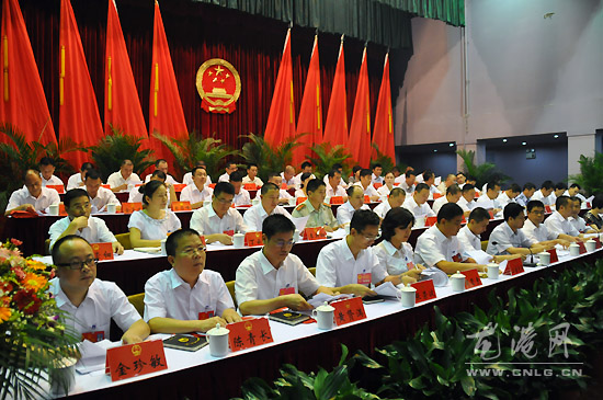 龙港镇第十届人民代表大会第一次会议隆重召开