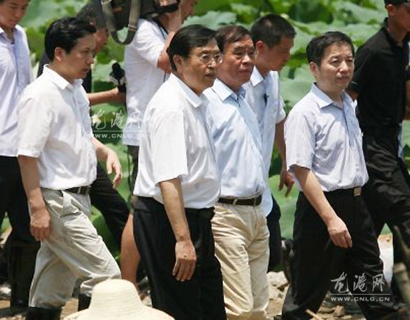 直播：张德江赶赴温州指导7·23动车追尾事故救援和调查工作