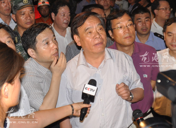 直播：省长吕祖善紧急赶赴温州动车事故现场(图)