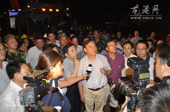 直播：省长吕祖善紧急赶赴温州动车事故现场(图)
