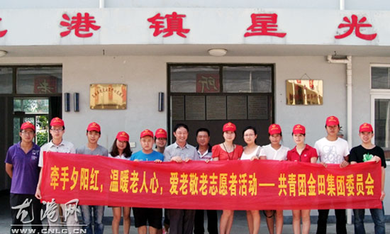 创建全国文明城镇 青年志愿者在行动