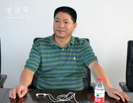 我镇人武部携企业慰问边防消防官兵