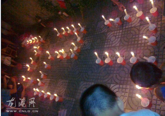 龙港网民祭奠“7.23 ” 事故遇难者