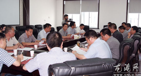 龙港镇召开十一届人大会议议案会