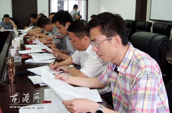 龙港镇召开十一届人大会议议案会