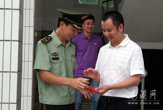  “八一”前夕 龙港镇领导慰问消防、边防官兵