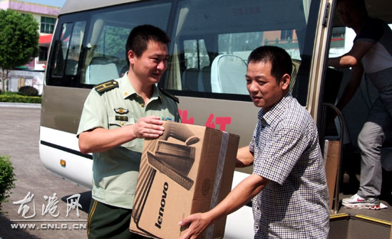 八一节，我镇各界慰问边防官兵