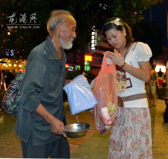 “梅花”将至  志愿者为流浪乞讨者谋安全