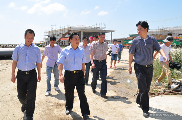 副市长章方璋督查龙港污水处理厂工程建设
