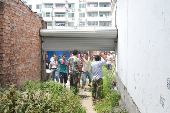 疏通消防通道 确保市民生命安全