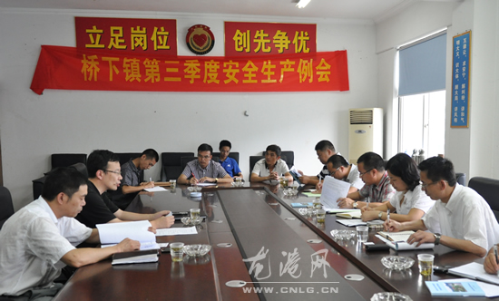 镇领导考察学习农房改造先进经验