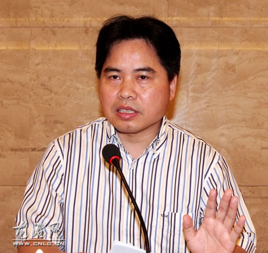 “一府两院”半年度工作 人大代表来评议