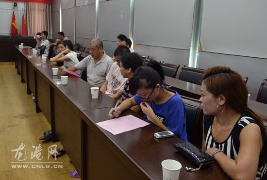 龙港镇举行“统战爱心工程”捐资助学仪式