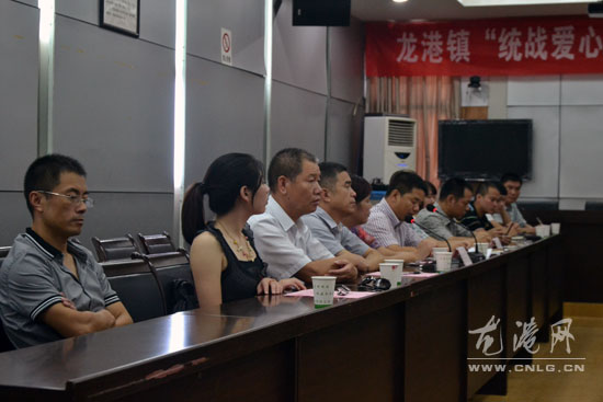 龙港镇举行“统战爱心工程”捐资助学仪式