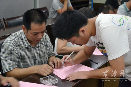 龙港镇举行“统战爱心工程”捐资助学仪式