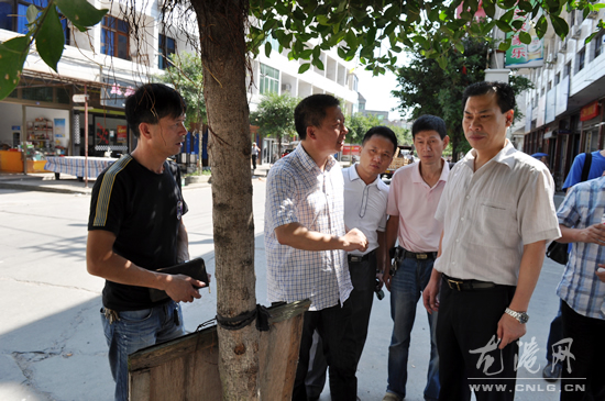 王忠秀到云岩办事处调研