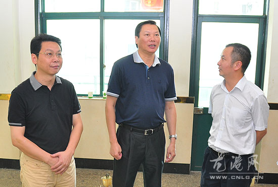 余梅生来龙港调研社区创建和社会管理工作
