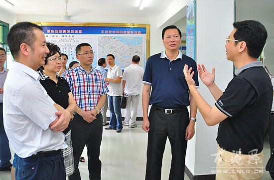 余梅生来龙港调研社区创建和社会管理工作