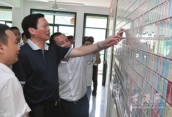余梅生来龙港调研社区创建和社会管理工作