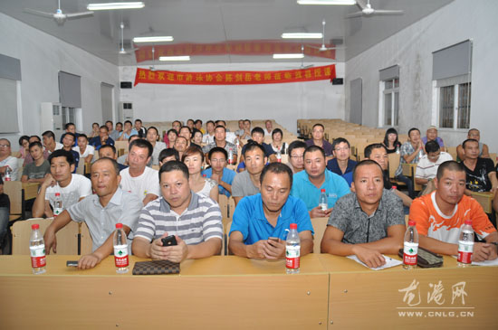 原市游泳协会会长、国家级教练陈剑岳老师来龙港授课