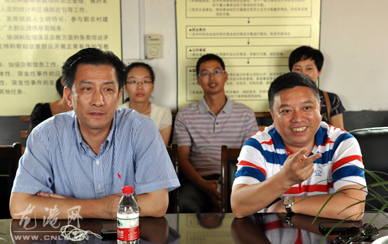 龙港镇赴兄弟镇考察学习计生与社区管理工作