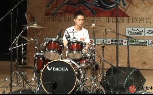 龙港一小伙荣获第三届全国鼓手大赛季军