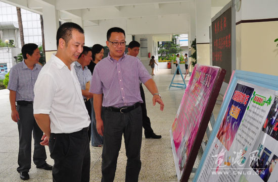 教师节前县镇领导开展走访慰问活动