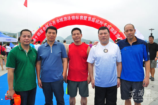 龙港冬泳组队参加第十四届全国公开水域游泳锦标赛