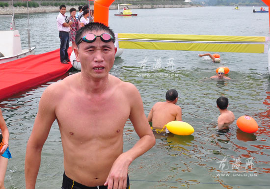 龙港冬泳组队参加第十四届全国公开水域游泳锦标赛