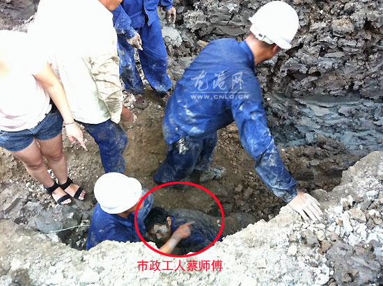 龙港市政工人铺设地下管道遇塌方被埋