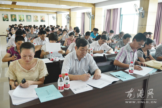 我镇召开企业工资集体协商工作再动员大会