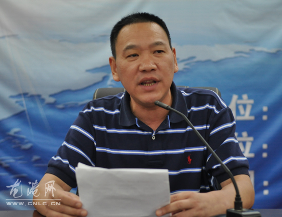 龙港镇全体机关干部参加“133”知识测试考生