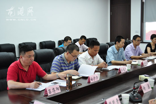 龙港镇召开“一馆一校一房”督查会