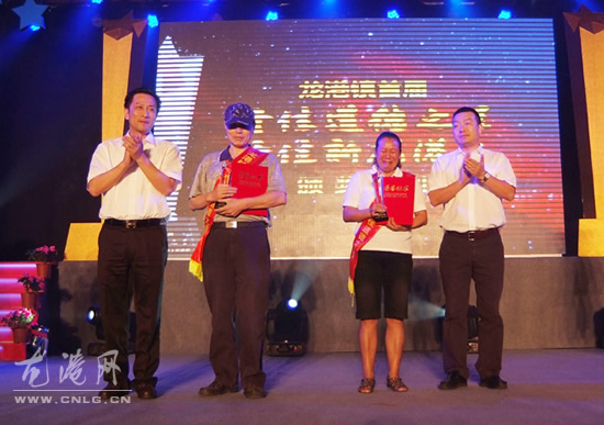 龙港镇举行首届双“十佳”颁奖典礼晚会