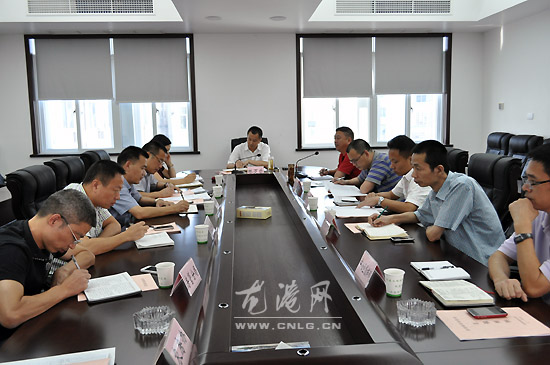龙港镇召开“一馆一校一房”督查会