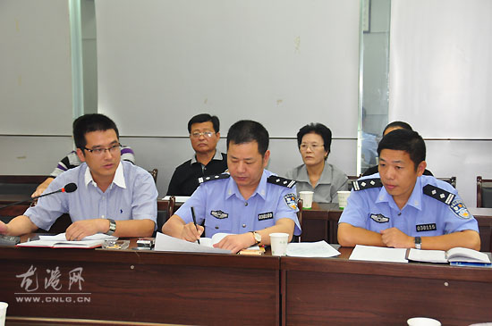 龙港镇召开单行道改建听证会