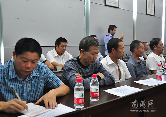 龙港镇召开单行道改建听证会