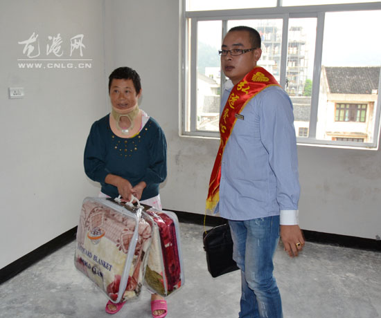 弘远爱心联盟慰问石砰火灾户
