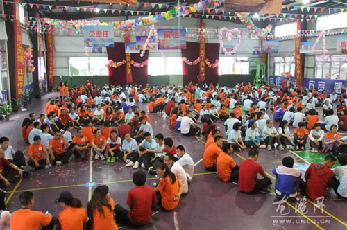 大型公益活动“共托明天的太阳”走进龙港二高